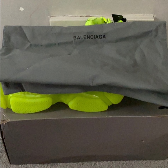 Balenciaga - Picture 4 of 6